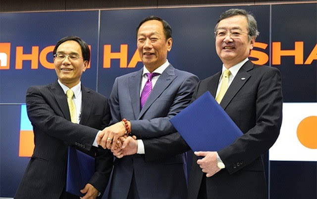 包含赛地聚焦——社区盾国际比赛日热度飙升，里尔临场应变，质疑声仍在，数据趋势出现新变化的词条