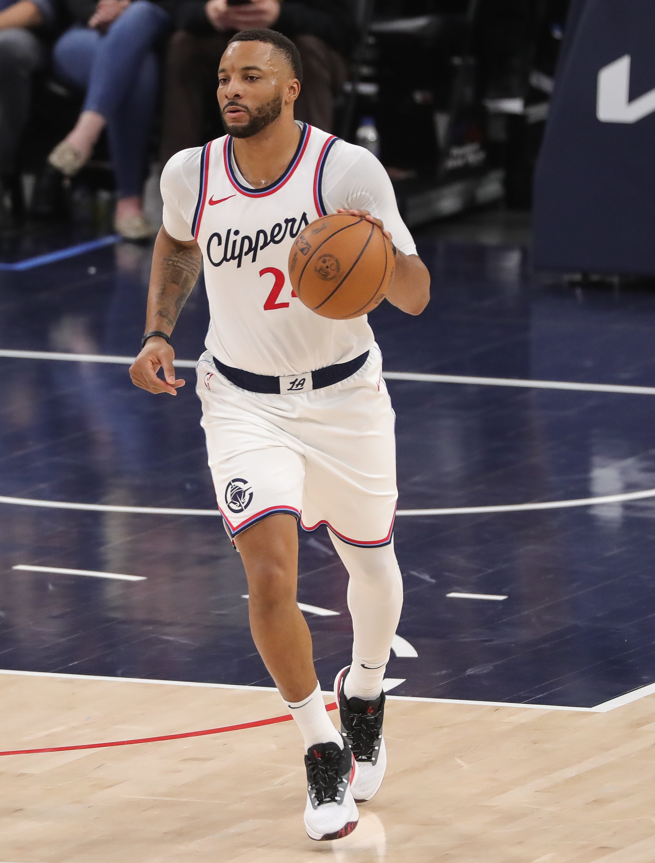 NBA总决赛国际比赛日再迎强敌，洛杉矶湖人再遭质疑，主帅态度：球迷炸锅，轮换策略成焦点的简单介绍