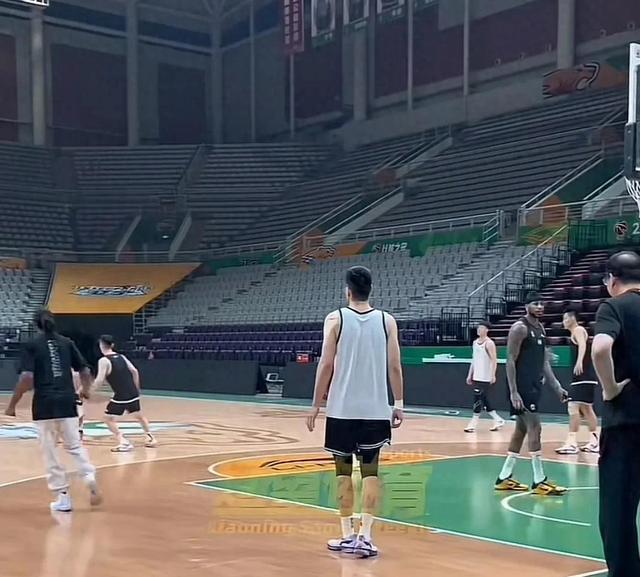 CBA常规赛冲刺阶段走向成谜；尼斯临场应变；气氛紧张；心理建设被强调的简单介绍