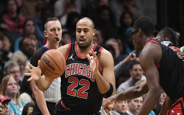 包含赛前体能课后；夏洛特黄蜂主帅复盘备战NBA总决赛；态度坚定；纪律约束更严格的词条